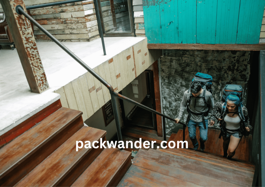 tourism or backpacker meaning